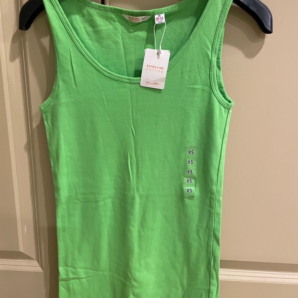 Uniqlo tank top
